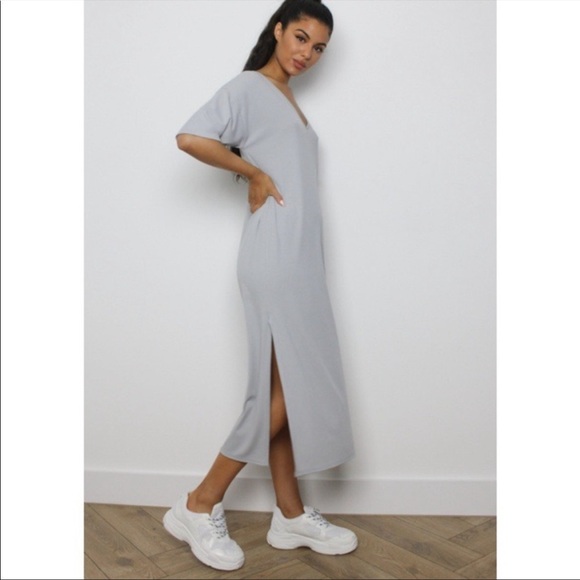 Missguided Dresses & Skirts - Missguided Oversized V Neck Ribbed Tshirt Midi Dress Size 2 Gray Knit Neutral